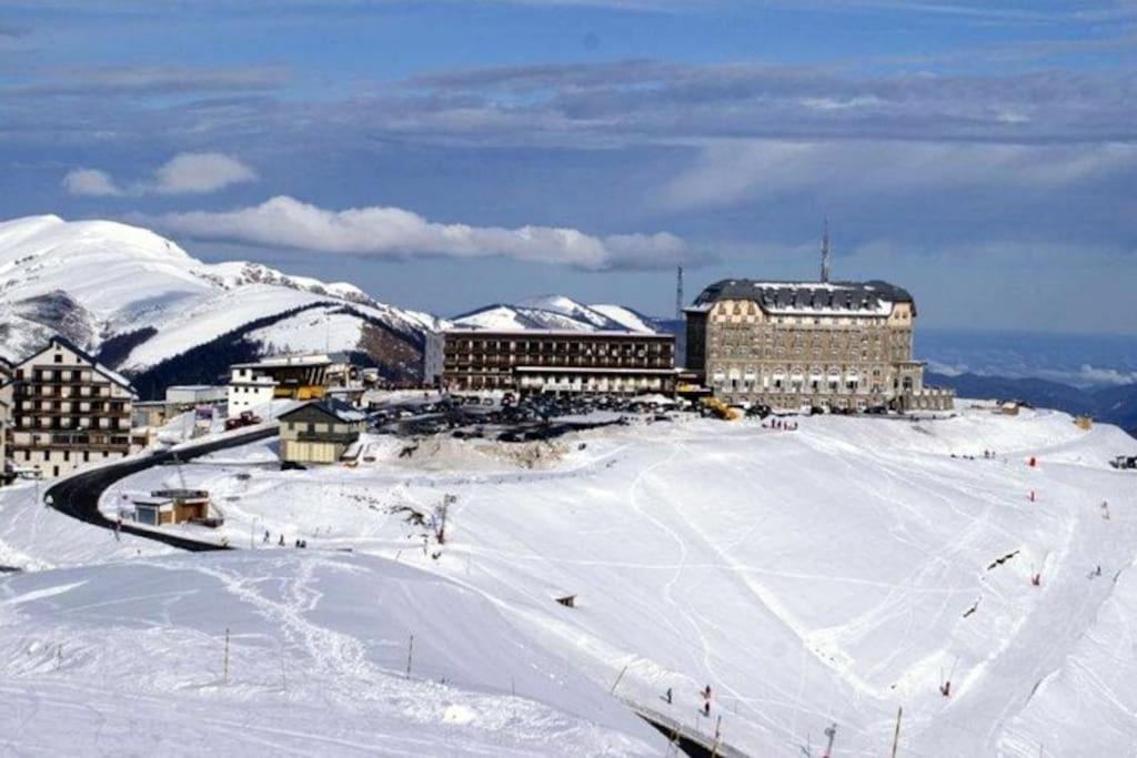 Grand T2 Calme Et Cosy Au « Pyrenees Palace » Bagneres-de-Luchon Bagian luar foto