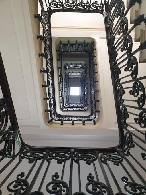 Grand T2 Calme Et Cosy Au « Pyrenees Palace » Bagneres-de-Luchon Bagian luar foto